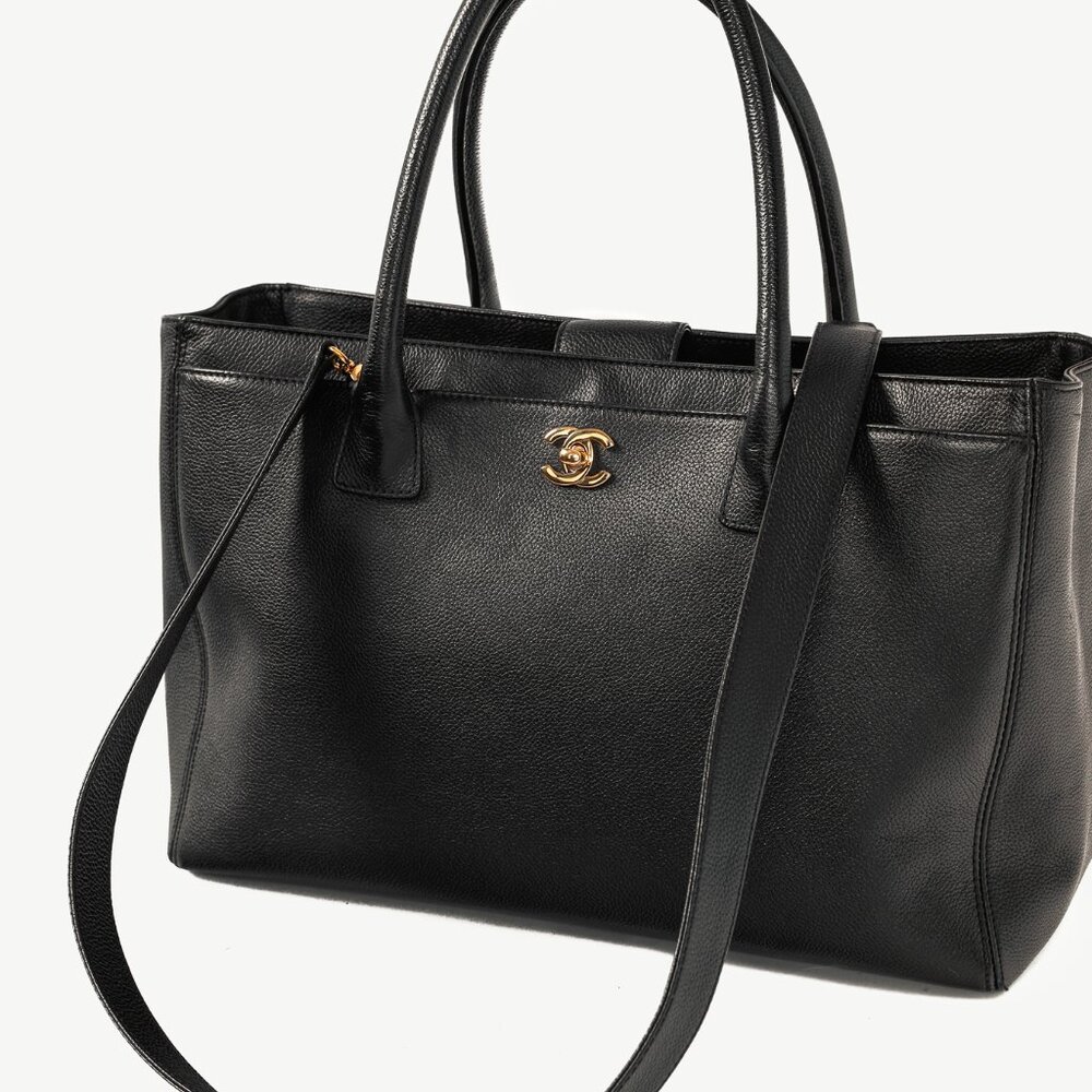 Chanel Cerf Executive Black Leather CC Tote Bag - Picture 6 of 13